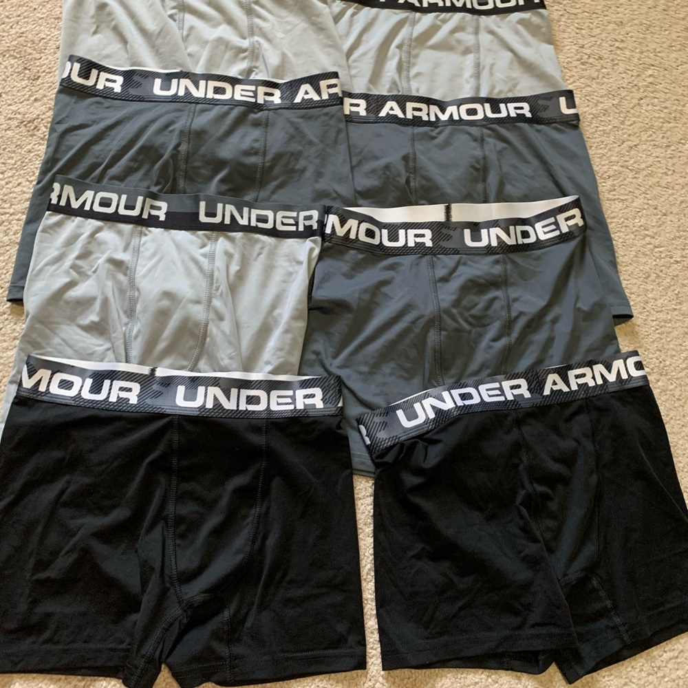 Under Armour youth medium briefs.